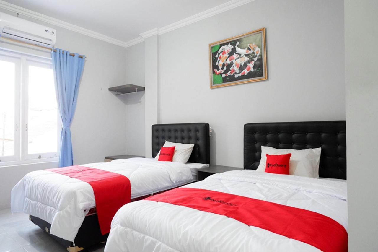 Reddoorz Near Jalan Adi Sucipto Solo Hotell Exteriör bild