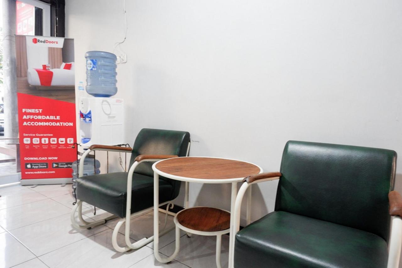 Reddoorz Near Jalan Adi Sucipto Solo Hotell Exteriör bild