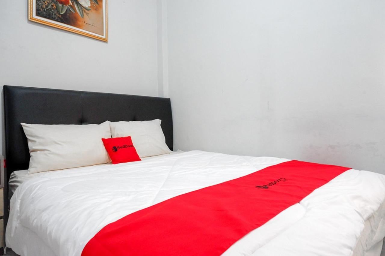 Reddoorz Near Jalan Adi Sucipto Solo Hotell Exteriör bild