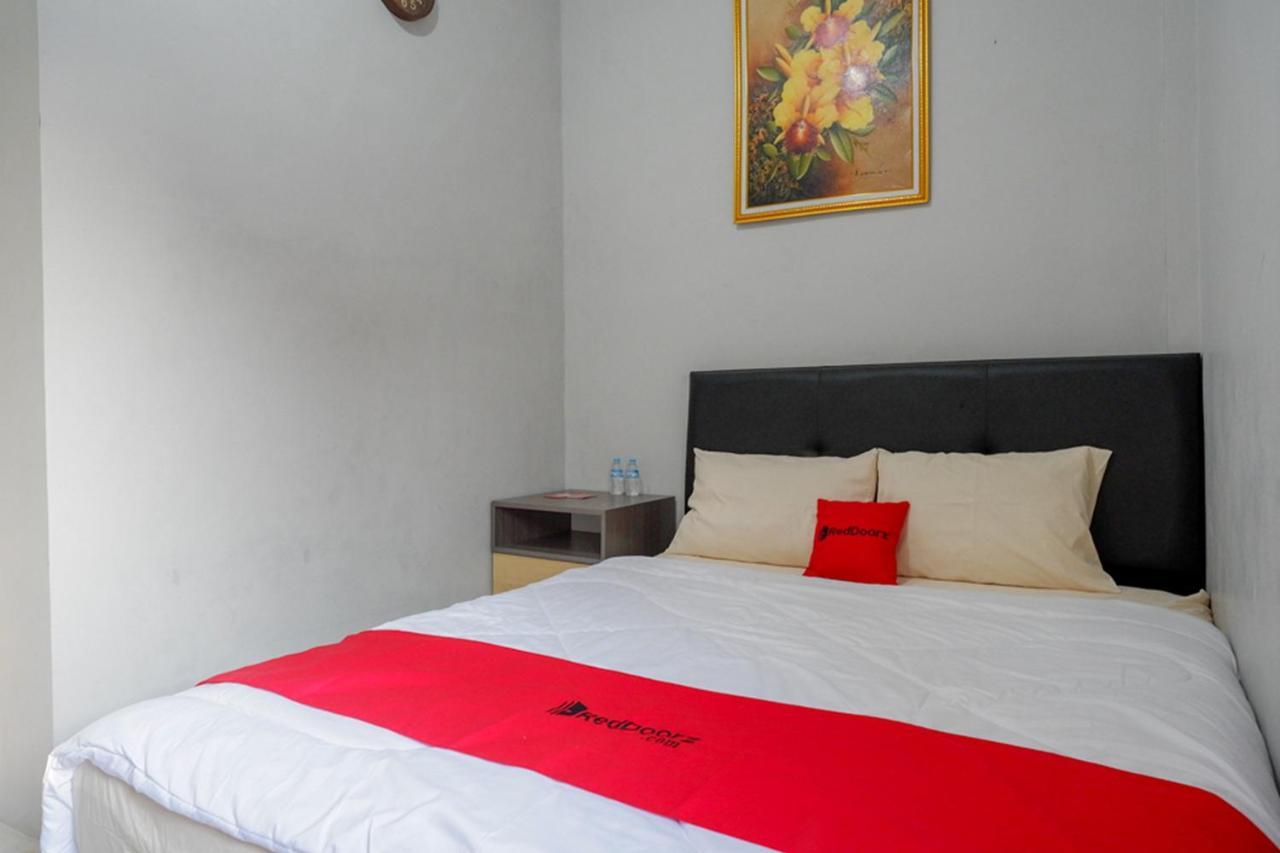 Reddoorz Near Jalan Adi Sucipto Solo Hotell Exteriör bild
