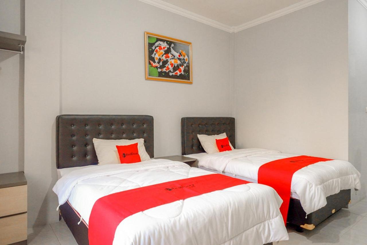 Reddoorz Near Jalan Adi Sucipto Solo Hotell Exteriör bild