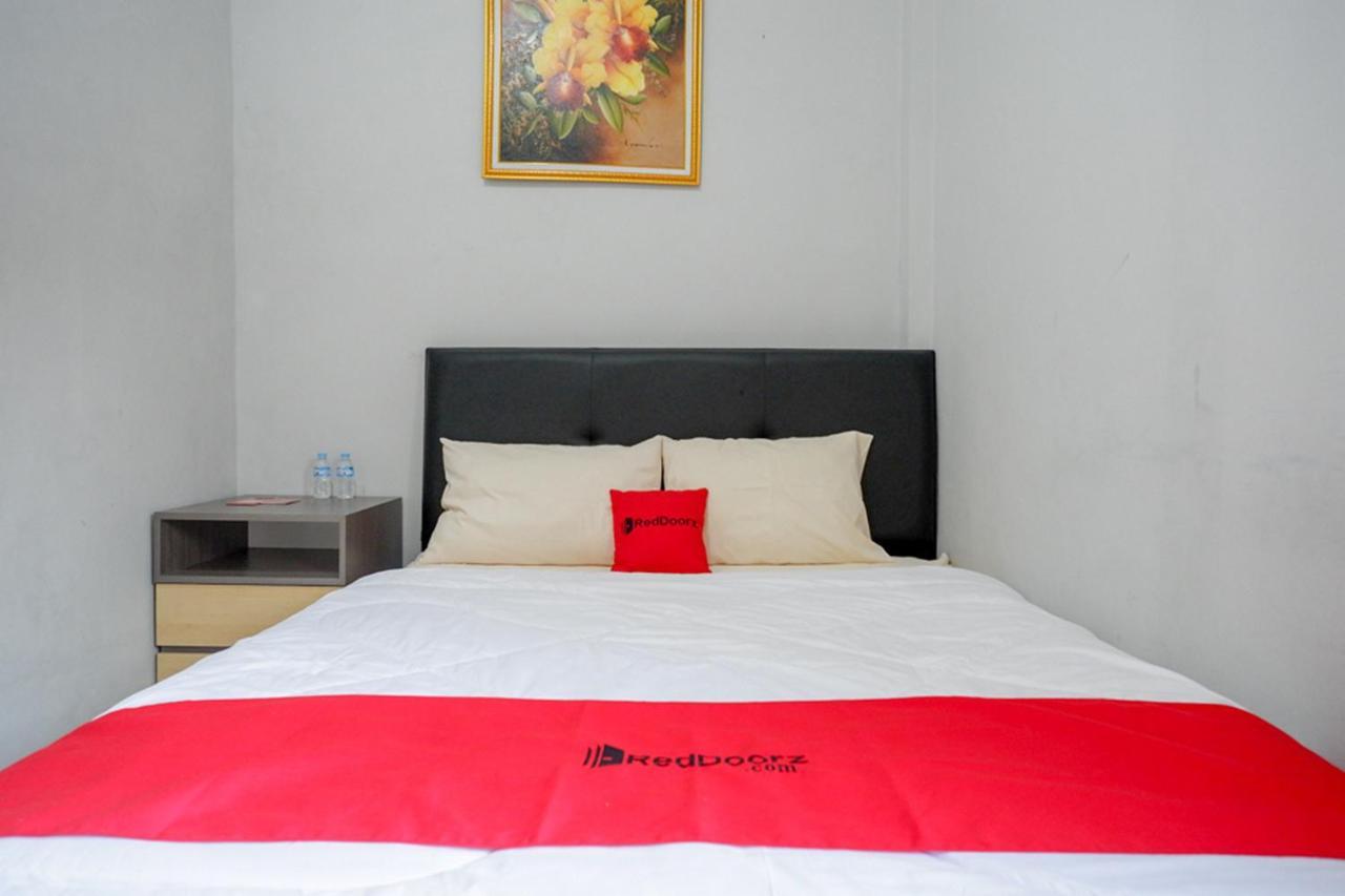 Reddoorz Near Jalan Adi Sucipto Solo Hotell Exteriör bild
