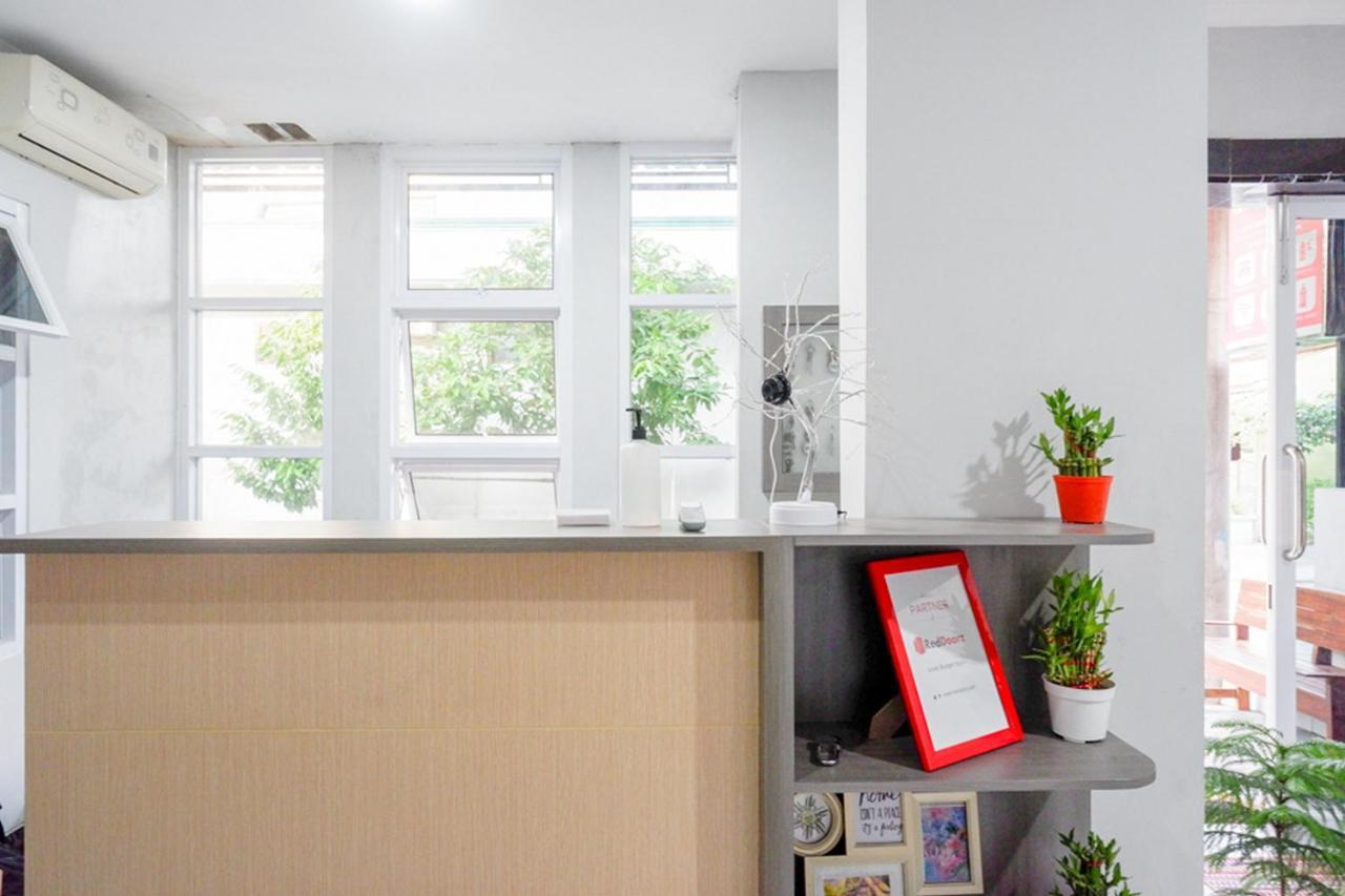 Reddoorz Near Jalan Adi Sucipto Solo Hotell Exteriör bild