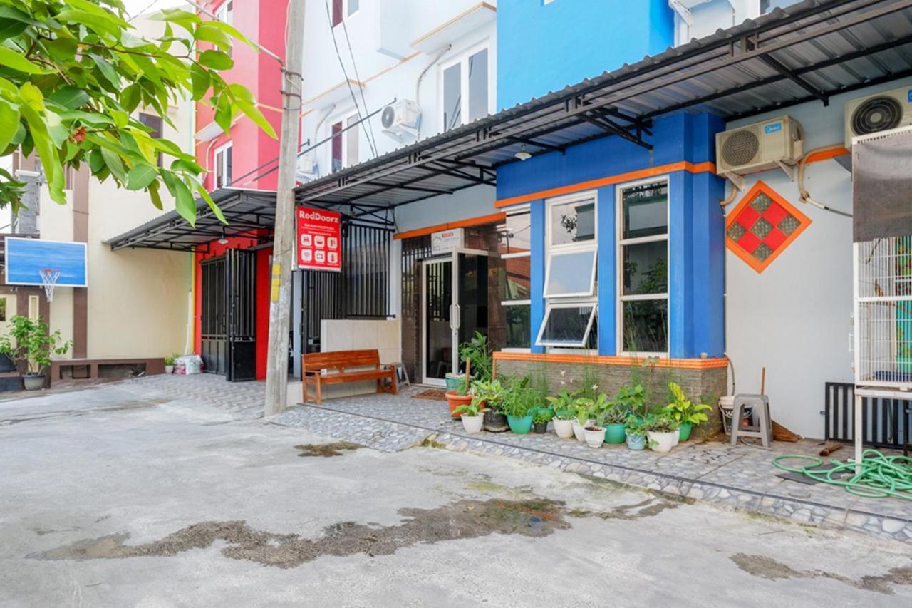 Reddoorz Near Jalan Adi Sucipto Solo Hotell Exteriör bild