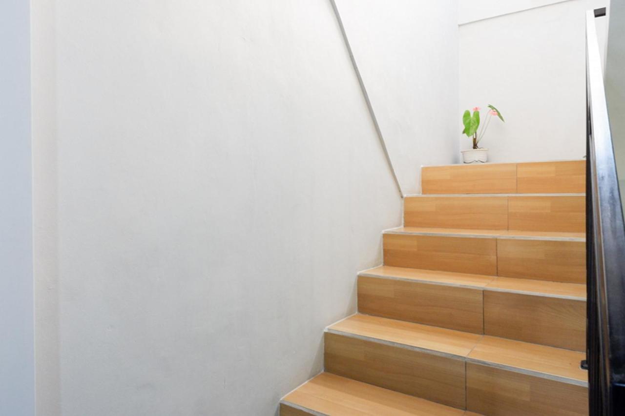 Reddoorz Near Jalan Adi Sucipto Solo Hotell Exteriör bild