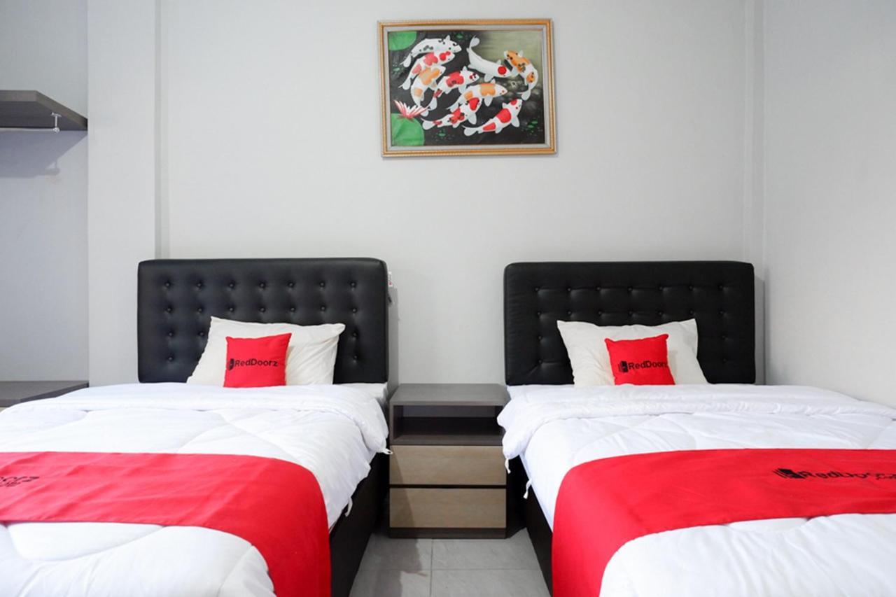 Reddoorz Near Jalan Adi Sucipto Solo Hotell Exteriör bild