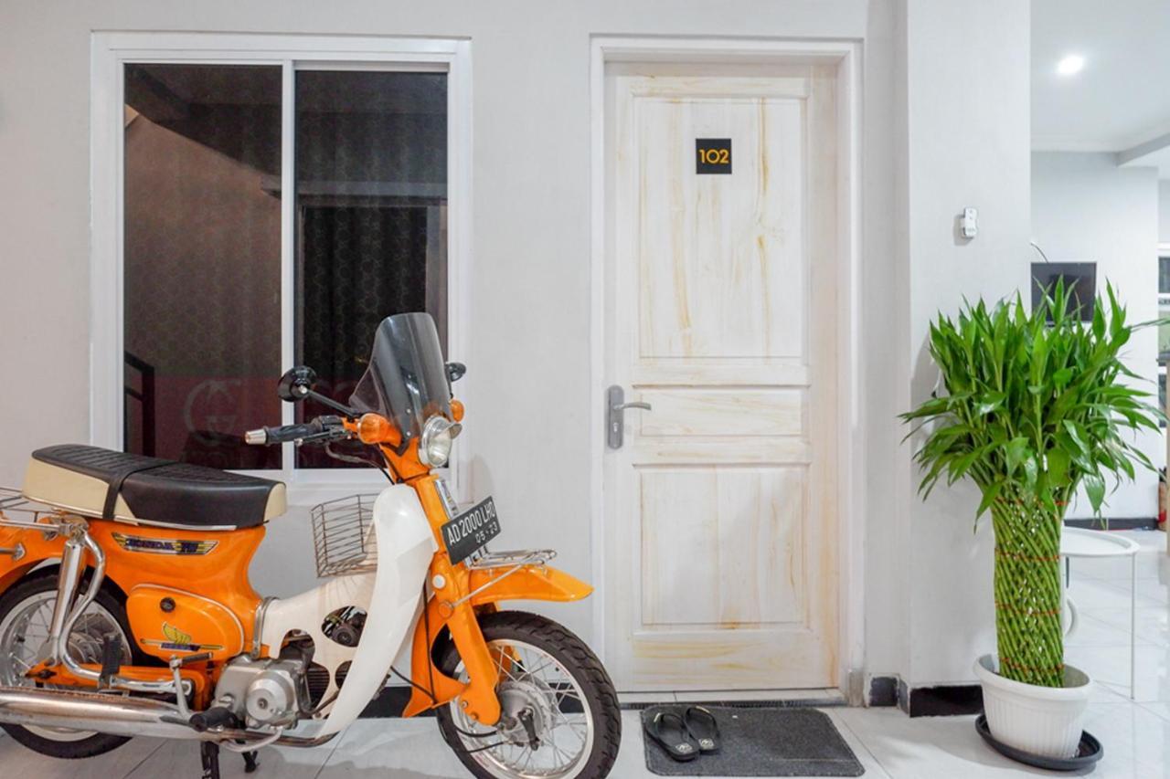Reddoorz Near Jalan Adi Sucipto Solo Hotell Exteriör bild