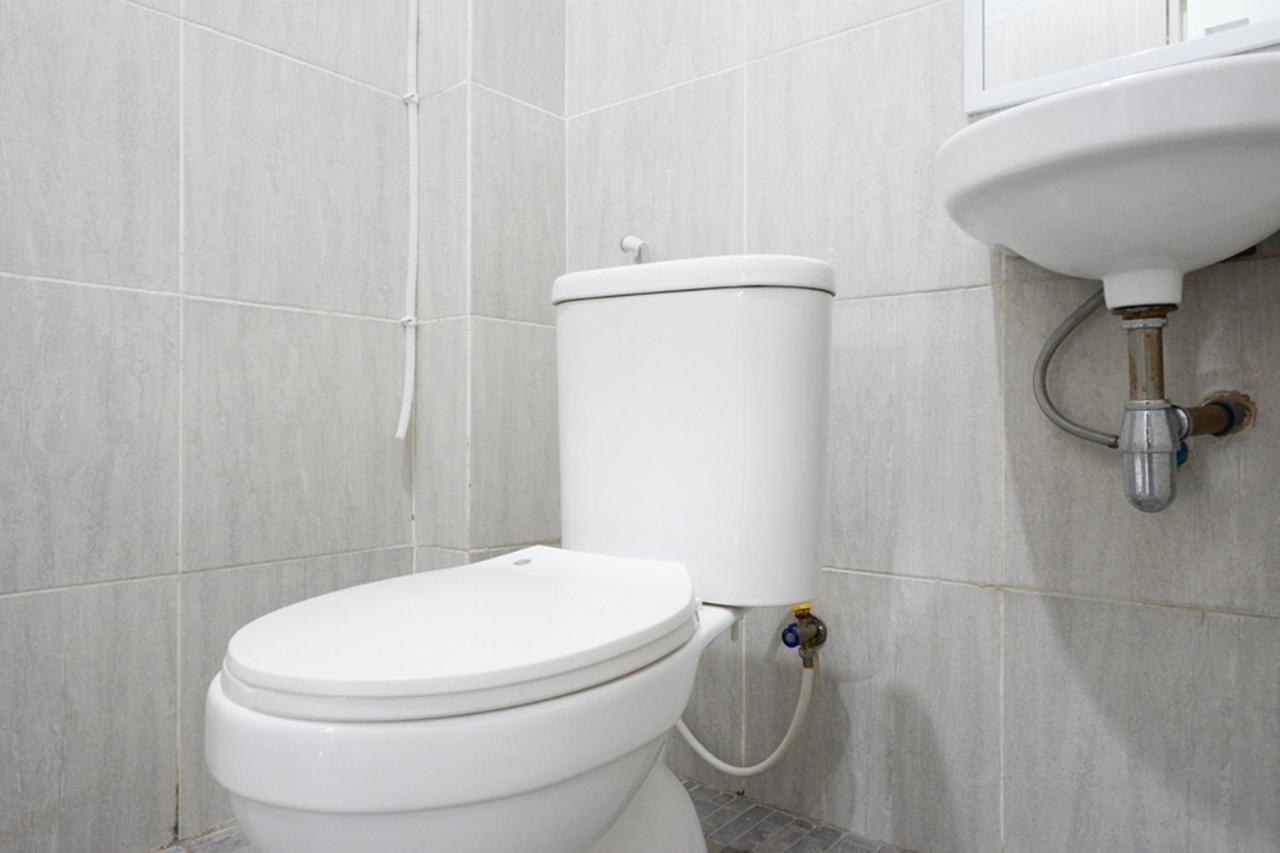 Reddoorz Near Jalan Adi Sucipto Solo Hotell Exteriör bild