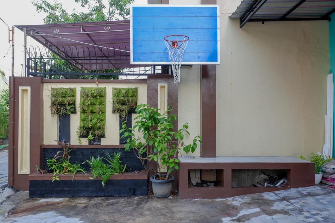 Reddoorz Near Jalan Adi Sucipto Solo Hotell Exteriör bild