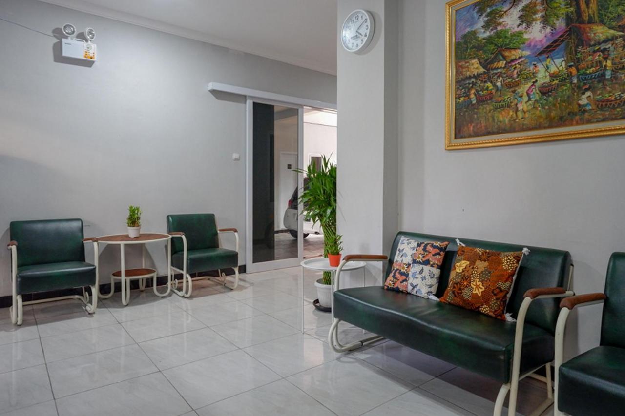 Reddoorz Near Jalan Adi Sucipto Solo Hotell Exteriör bild