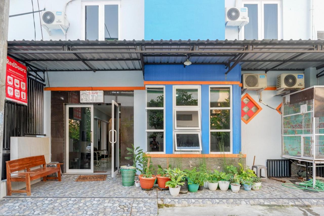 Reddoorz Near Jalan Adi Sucipto Solo Hotell Exteriör bild